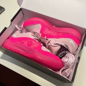 Brand New KD 16’s “AUNT PEARL”
.